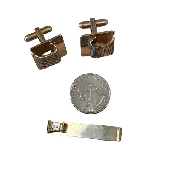 Vintage Goldtone Cuff Links and Tie Clip from the 70s - Picture 2 of 3